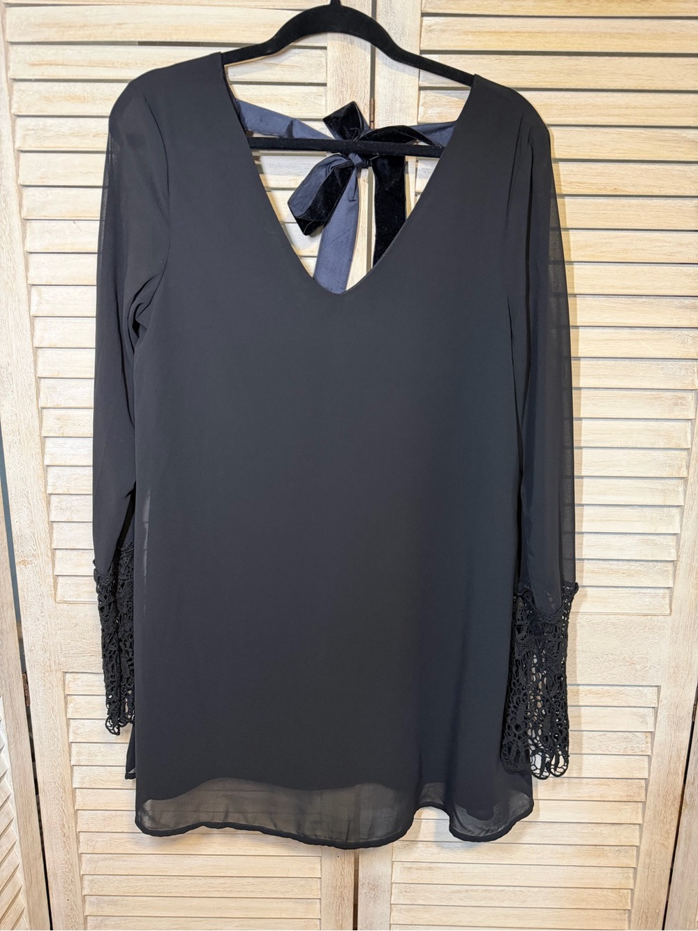 Umgee Black V-Neck Long Sleeve Shift Dress with Tie Back and Lace Cuffs